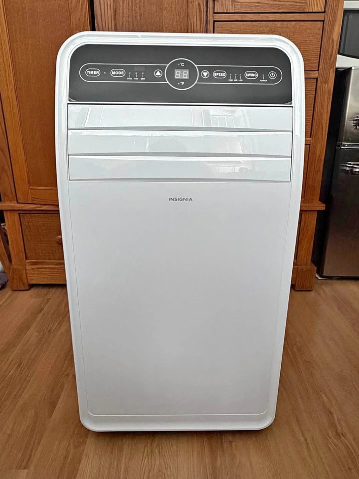Like New 12,000 BTU Air Conditioner
