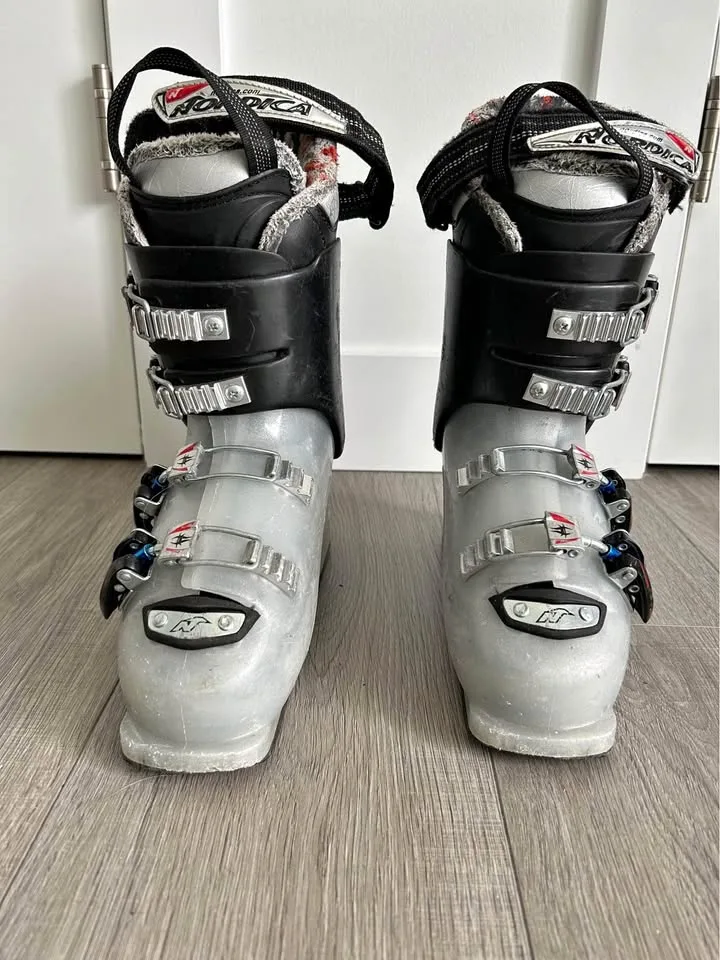 Nordica Ski Boots - size:23-23.5 thumbnail