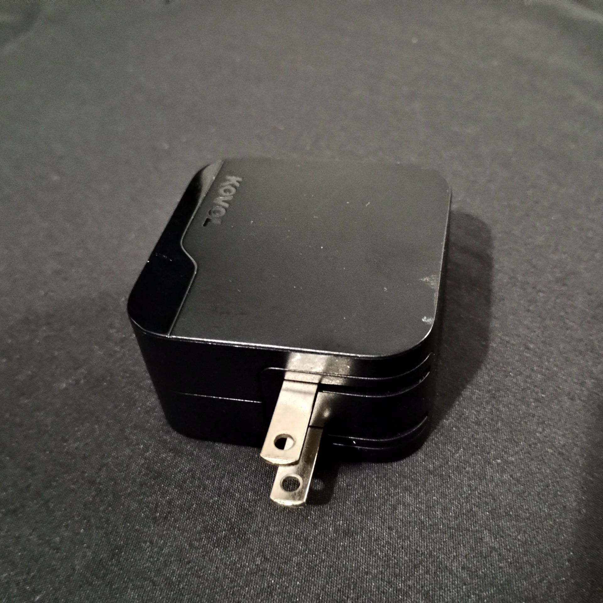 GaN Charger Brick - photo 3