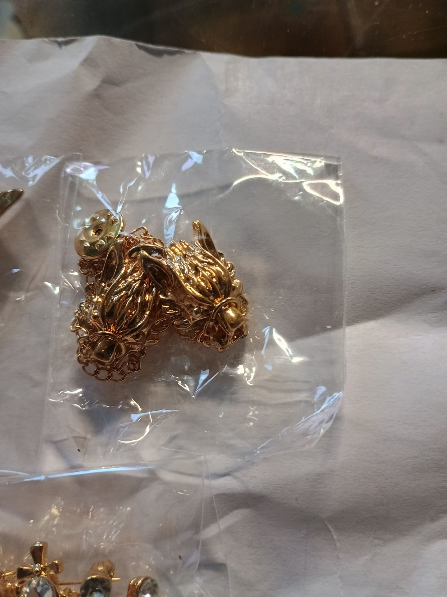 Set of 3 Gold Toned Lapel Pins - photo 2