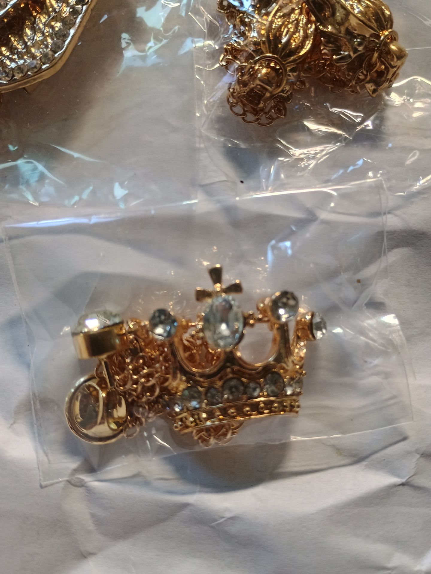 Set of 3 Gold Toned Lapel Pins - photo 4