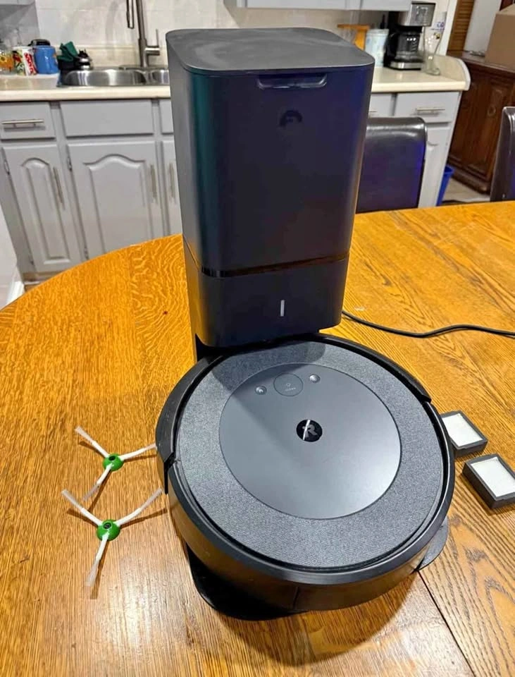 iRobot Roomba i3+ and Spare Parts (Need Sold)