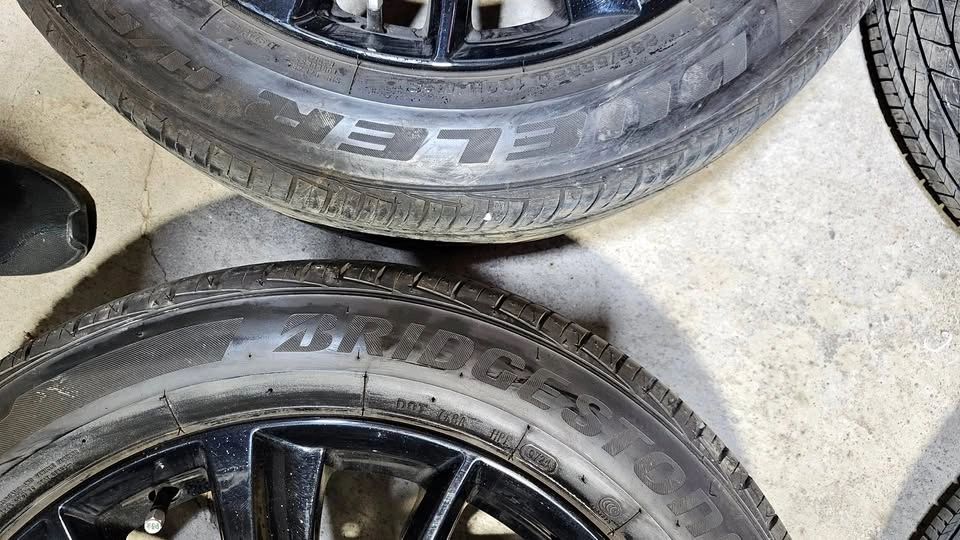 235/55/20 Bridgestone Tires 90% Tread with Nissan OEM Rims