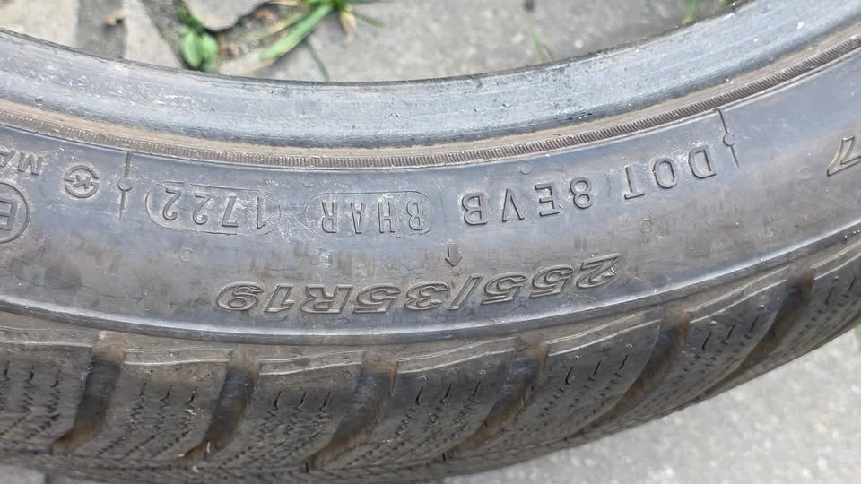 255/35/19 and 225/40/19 Nexen winter tires 90% tread - photo 2