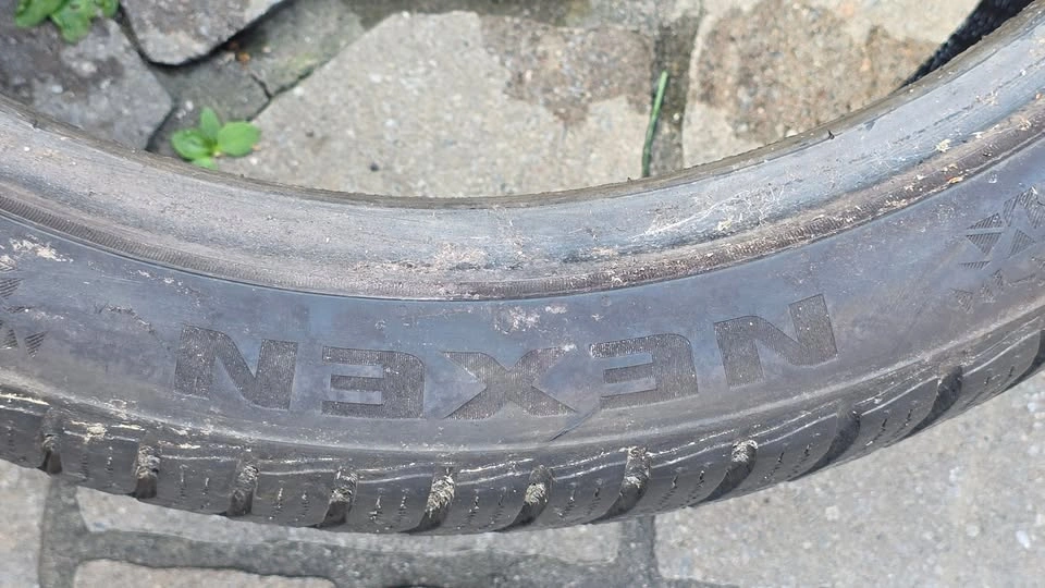 255/35/19 and 225/40/19 Nexen winter tires 90% tread - photo 4