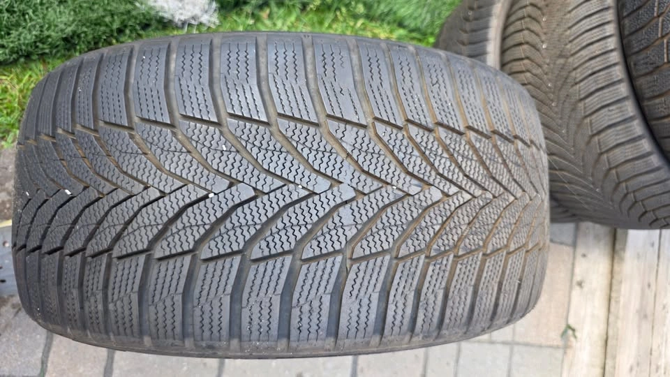 255/35/19 and 225/40/19 Nexen winter tires 90% tread - photo 5