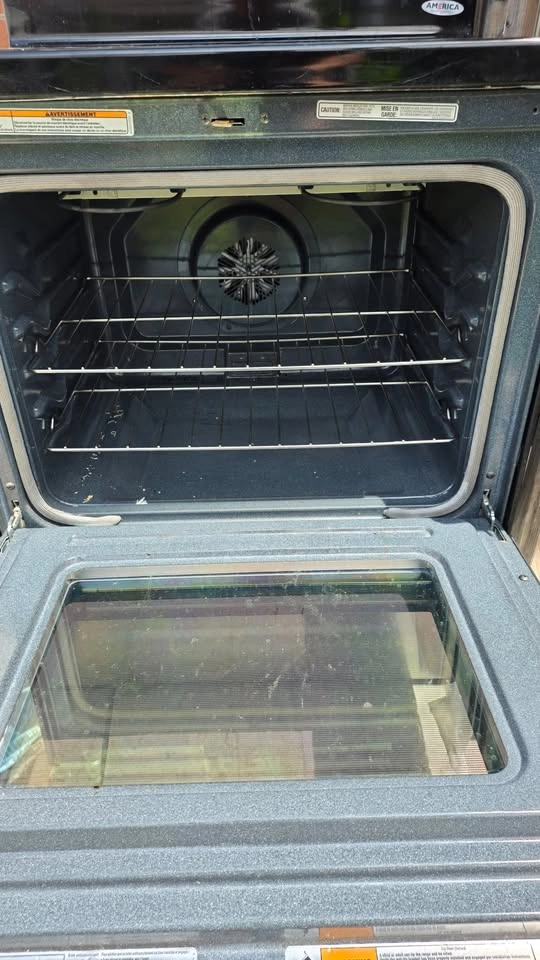 30 inch Whirlpool Electric Range oven - photo 2