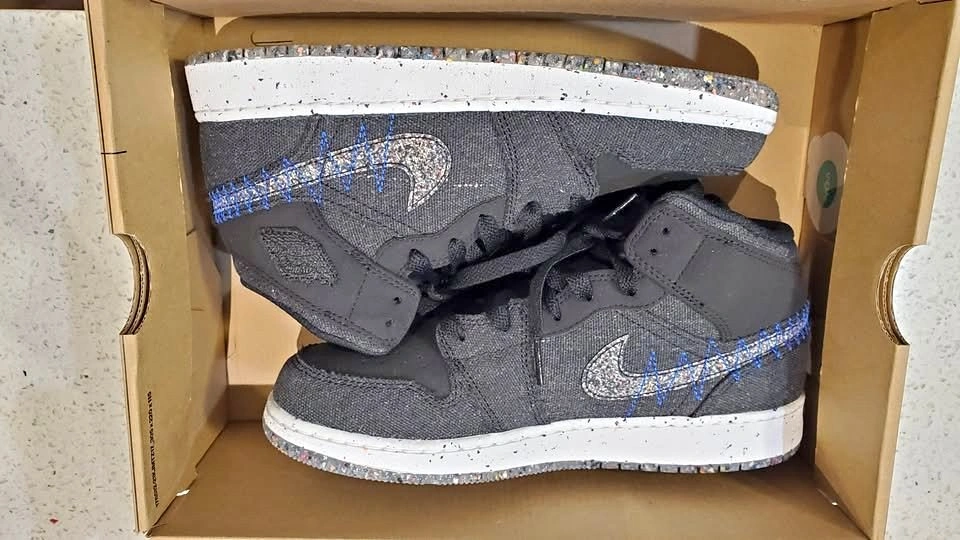 Brand New Air Jordan 1 Mid SE Size 6