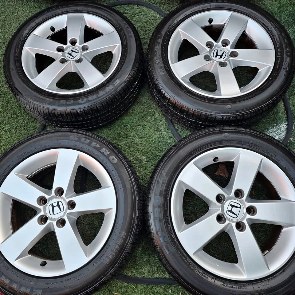 205/55/16 All Season Tires 80% Tread with Honda Alloy Rims