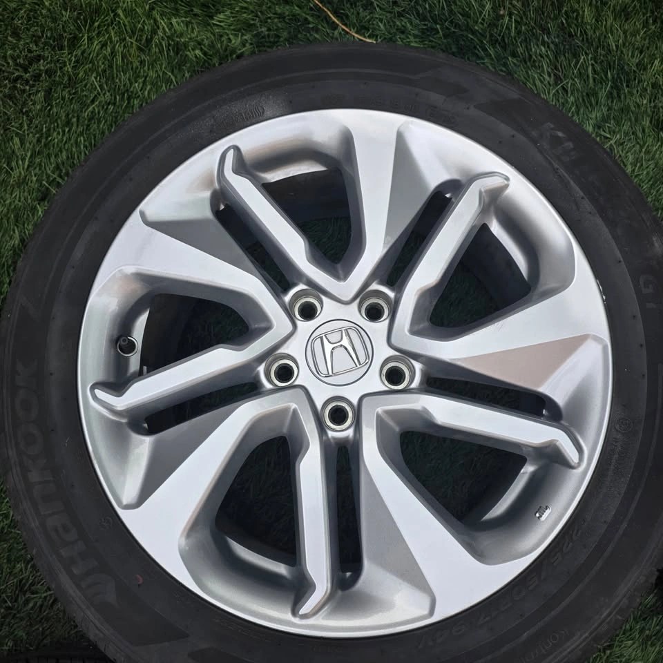 225/50/17 Hankook Tires 90% Tread with Honda OEM Alloy Rims - photo 3