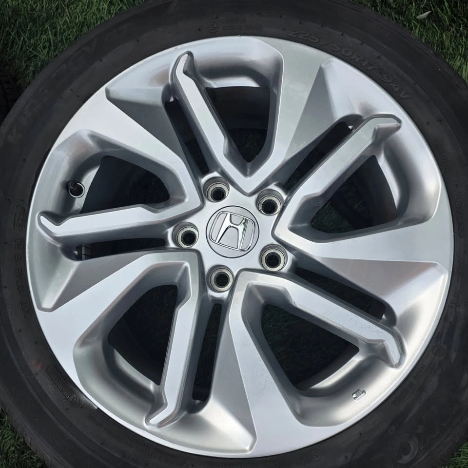 225/50/17 Hankook Tires 90% Tread with Honda OEM Alloy Rims - photo 4