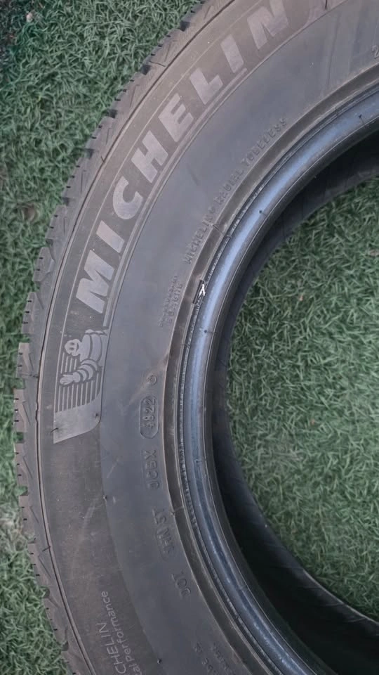 225/65/17 Michelin winter tires 90% tread - photo 2