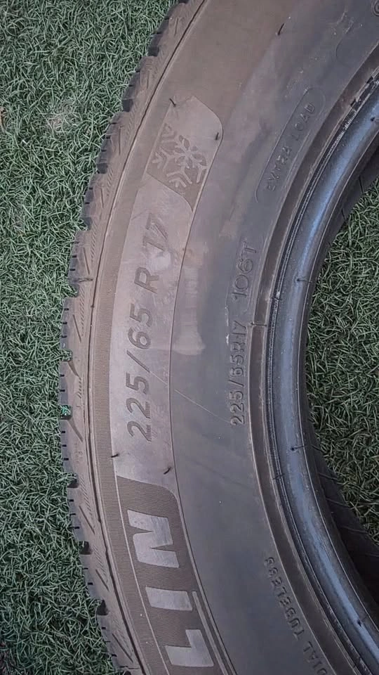 225/65/17 Michelin winter tires 90% tread - photo 3