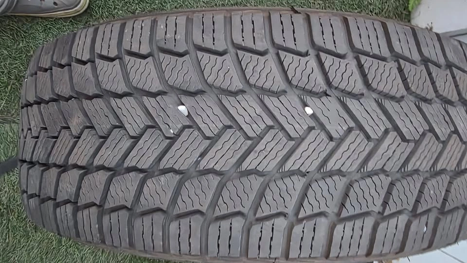 225/65/17 Michelin winter tires 90% tread - photo 4