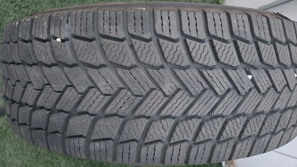 225/65/17 Michelin winter tires 90% tread - photo 5