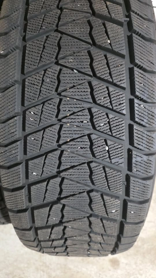 275/45/21 Winda winter tires 90% tread - photo 2