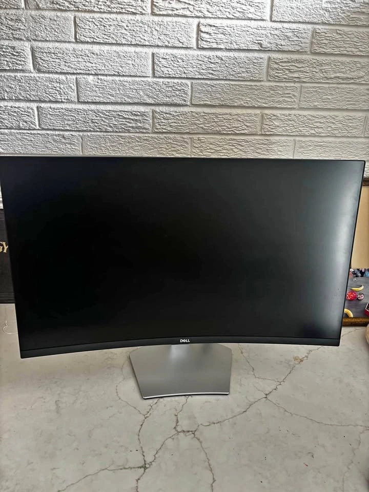 Dell Monitor 32” Curved Monitor