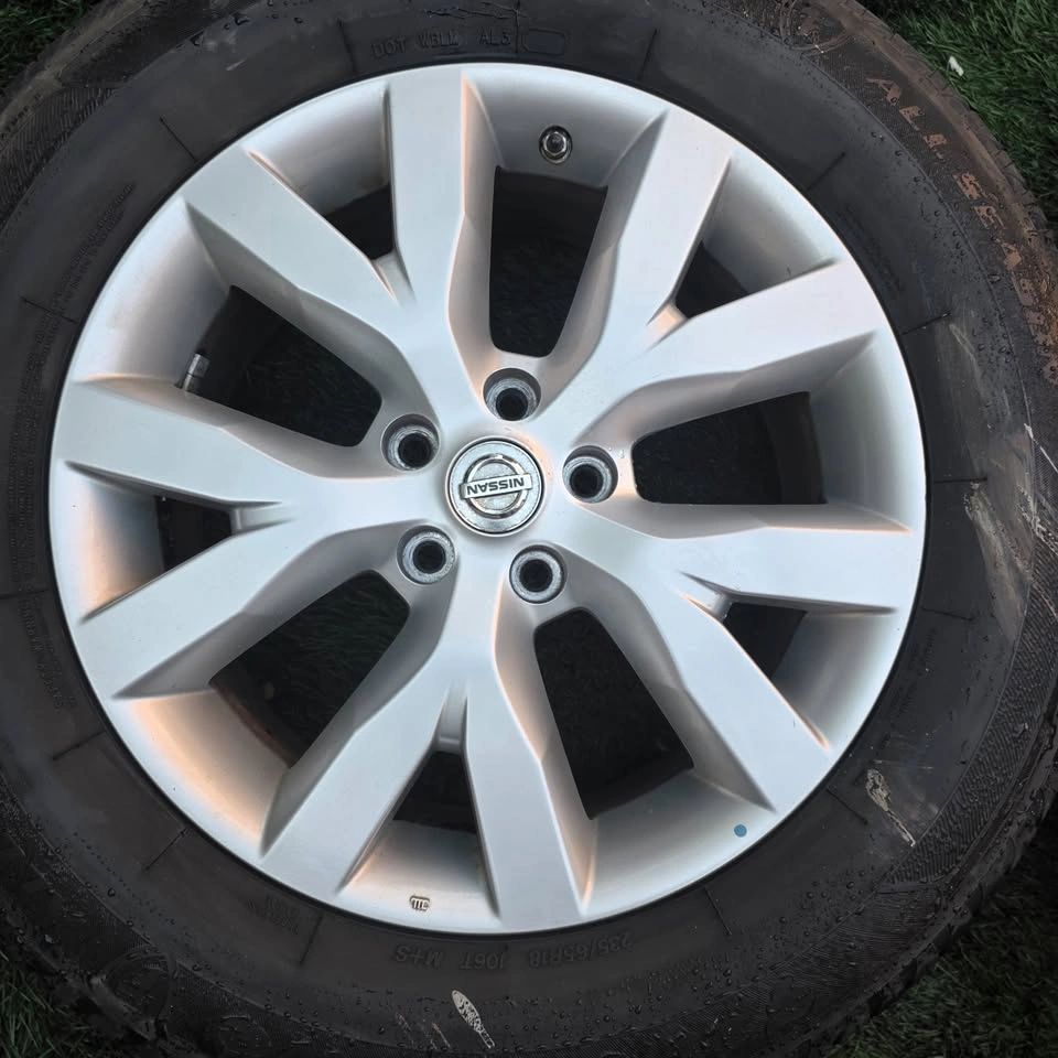235/65/18 Firestone All Season Tires with Nissan OEM Rims - photo 5