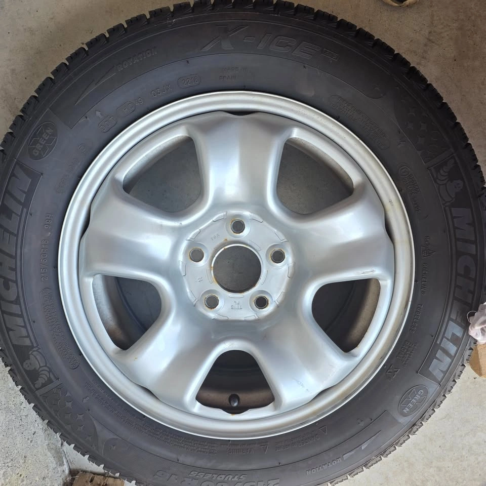 215/60/16 Michelin winter tires 90% tread with Steel rims 5x114. - photo 2