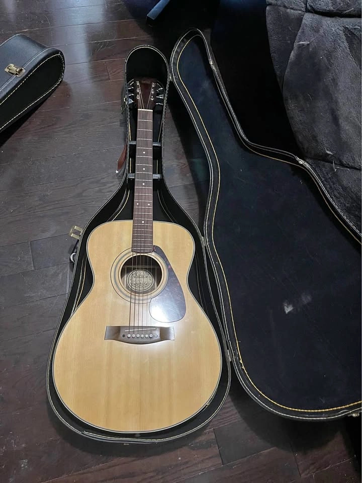 1980s Hondo acoustic guitar
