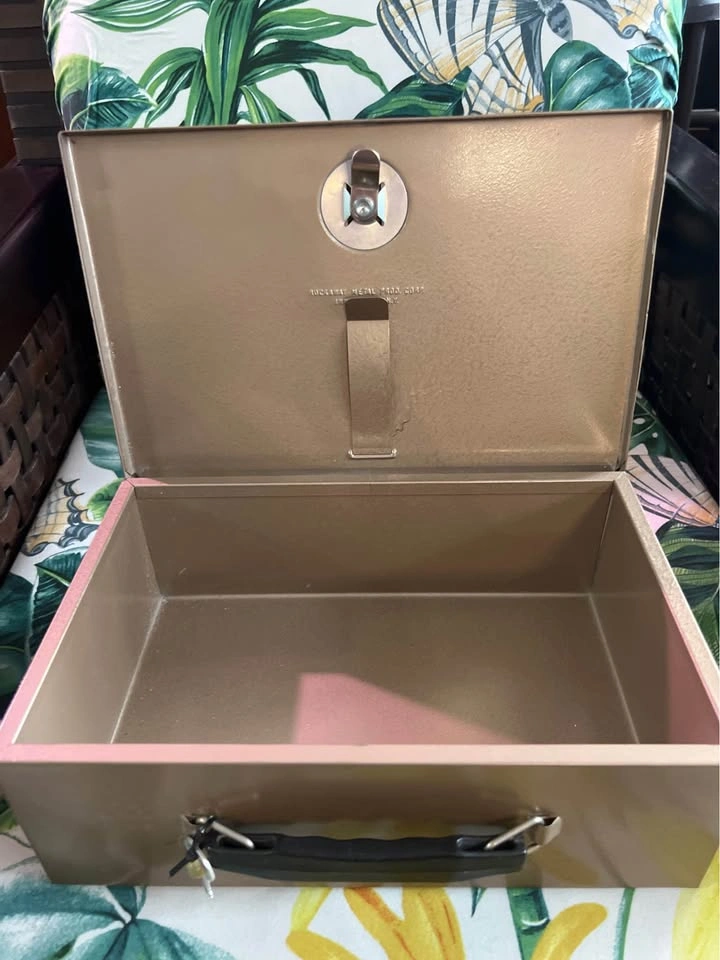 Vintage Rockaway Steel Fire-Resistant Document Box W/ Key - photo 2
