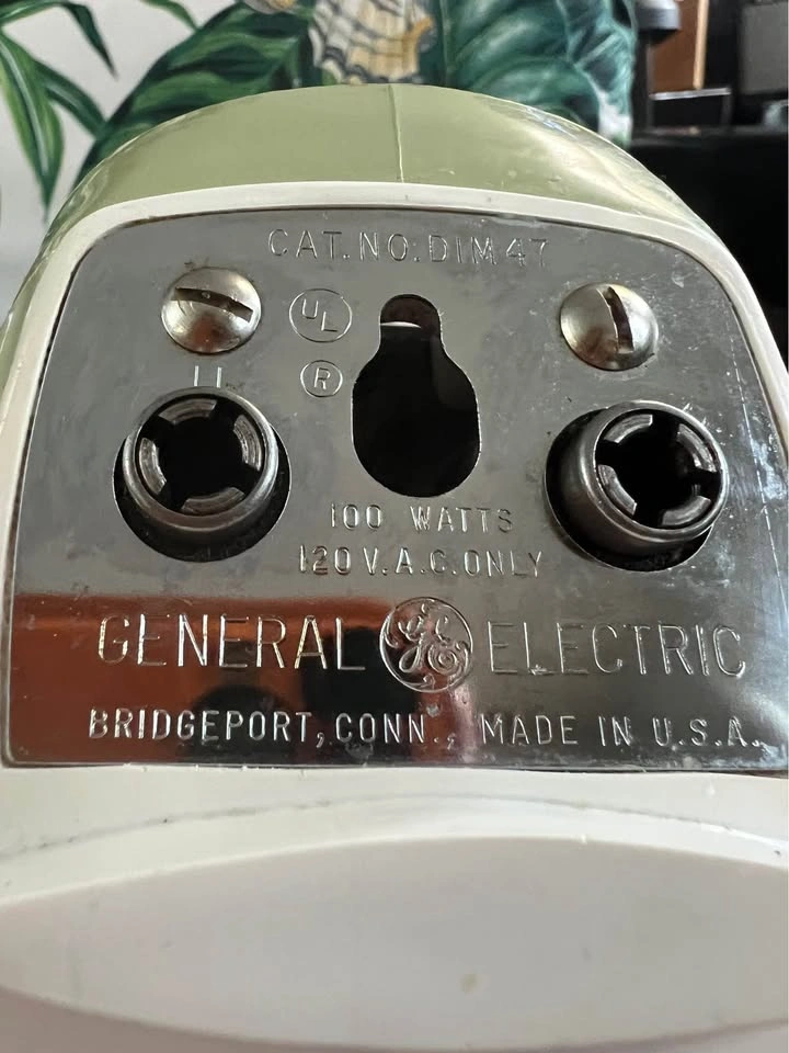 Vintage 1970s General Electric 3-Speed Hand Mixer - photo 4