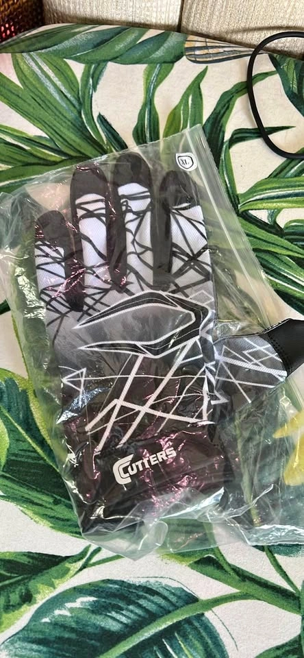 Brand New Cutters Game Day Football Receiver Glove – Single (Lef