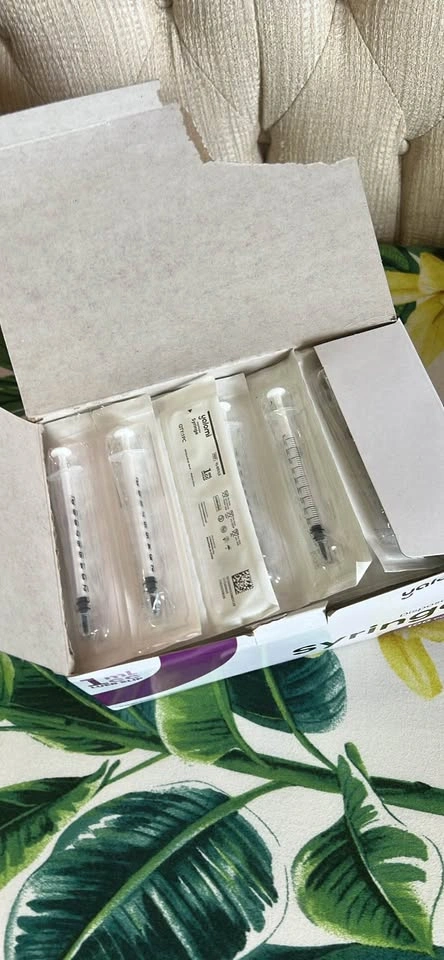 Medical Supply: Box of ~99 Yalomi 1 mL / cc Disposable Syringes - photo 2