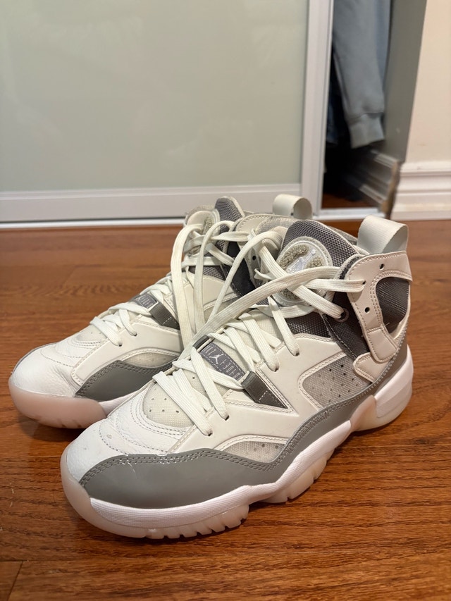 Air Jordan Sneakers - Size US 9 - Worn Only a Few Times - photo 2
