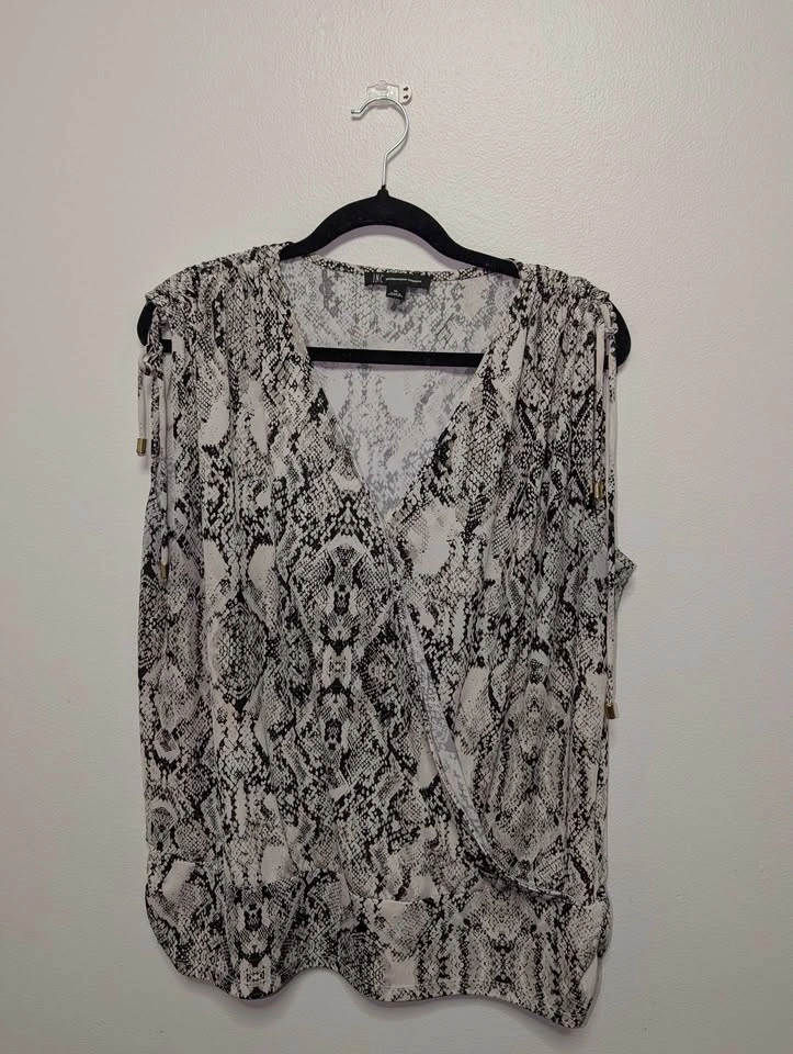 Women tops Xl 14 tops for $10 - photo 2
