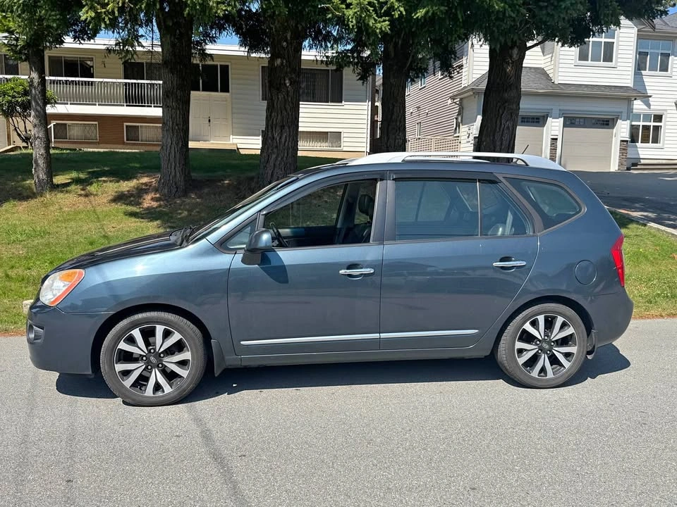 2011 Kia Rondo