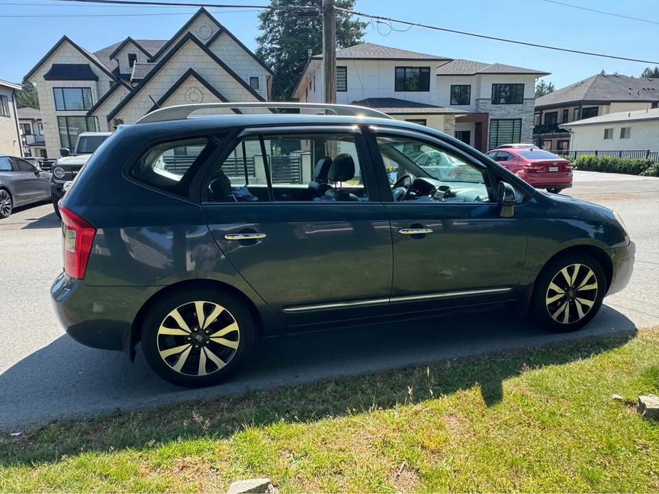 2011 Kia Rondo - photo 3