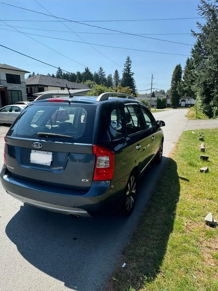 2011 Kia Rondo - photo 4
