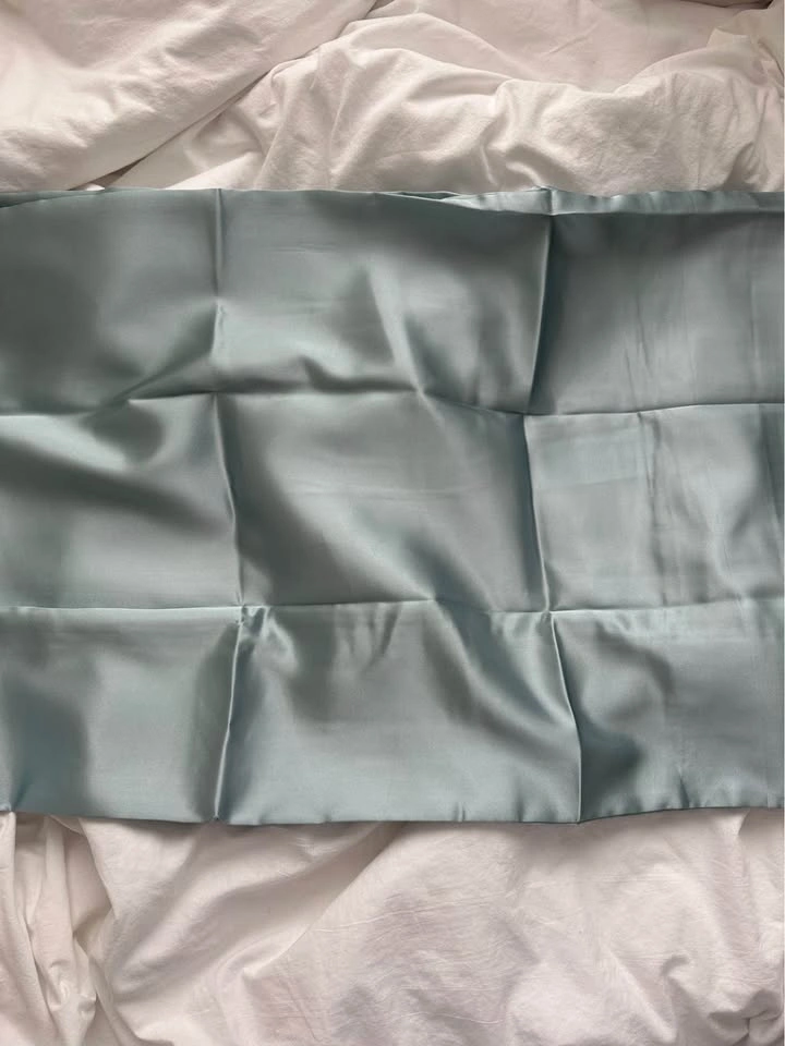 Light Blue Satin Pillowcases x2 - photo 2