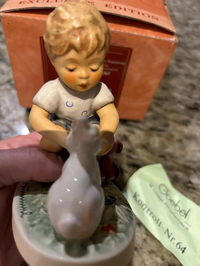 Goebel Hummel Figurine thumbnail