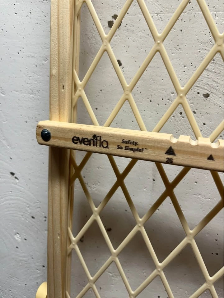 Evenflo Wooden Baby Gate - photo 2