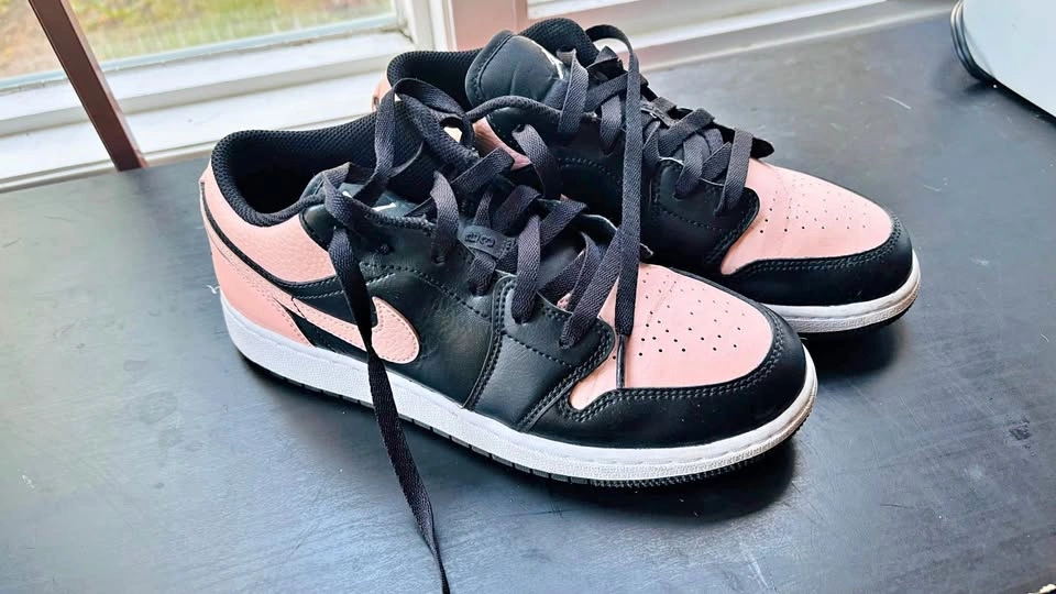 Jordan Air Jordan 1 Low Crimson Tint Pink Size 6.5Y