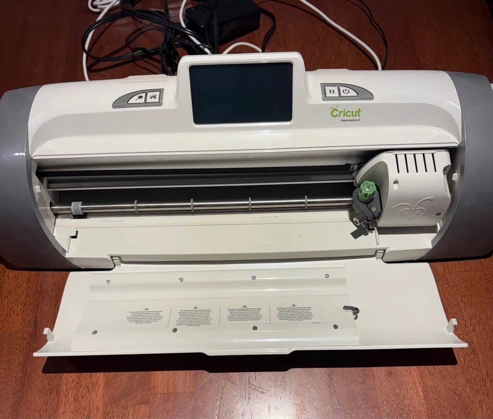 Cricut Expression 2 Mega Bundle Machine with 10 Cartridges - photo 2