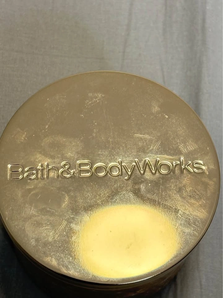 Bath & Body Works Touch of Gold Candle - photo 2