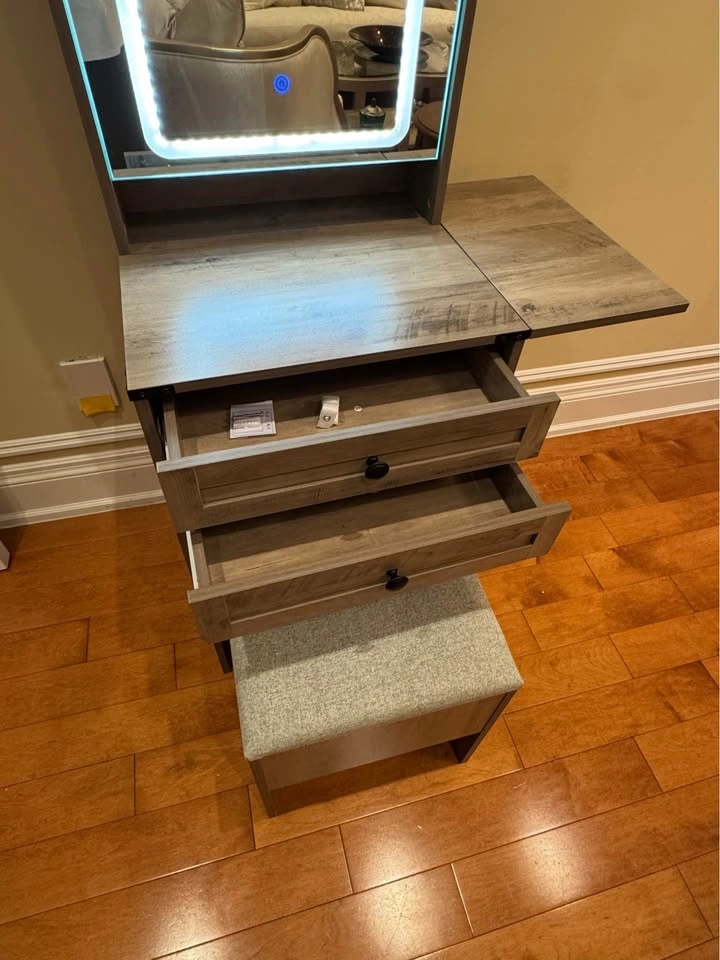 Vanity Desk with LED Mirror & Stool – Excellent Condition - photo 5