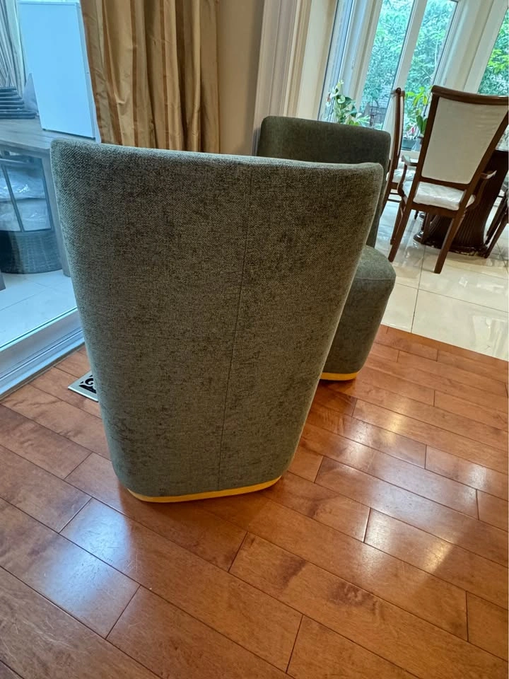 Modern Swivel Accent Chairs – Set of 2 – Excellent Condition - photo 4