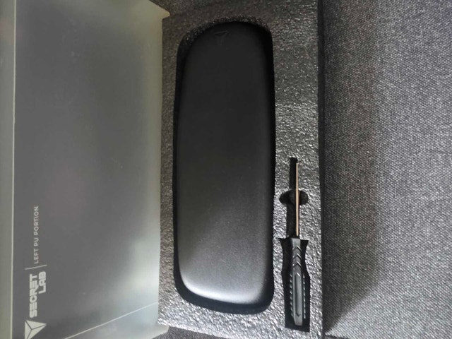 Secretlab Left PU Armrest Portion - photo 2