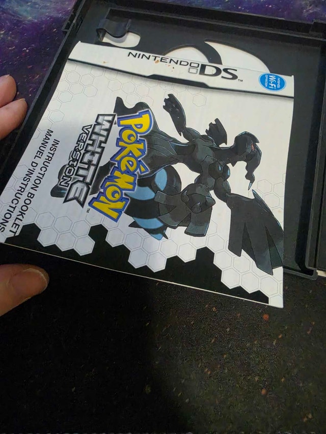 Nintendo Pokemon White Version Case and Manual - photo 3