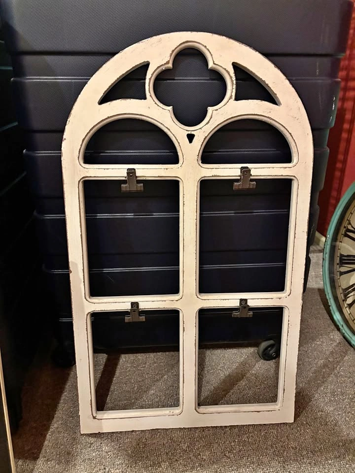 Wooden Picture Display, 4 clips for pics