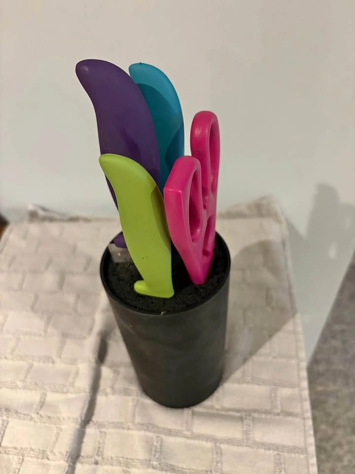 Knife Block with 3 knives and scissors