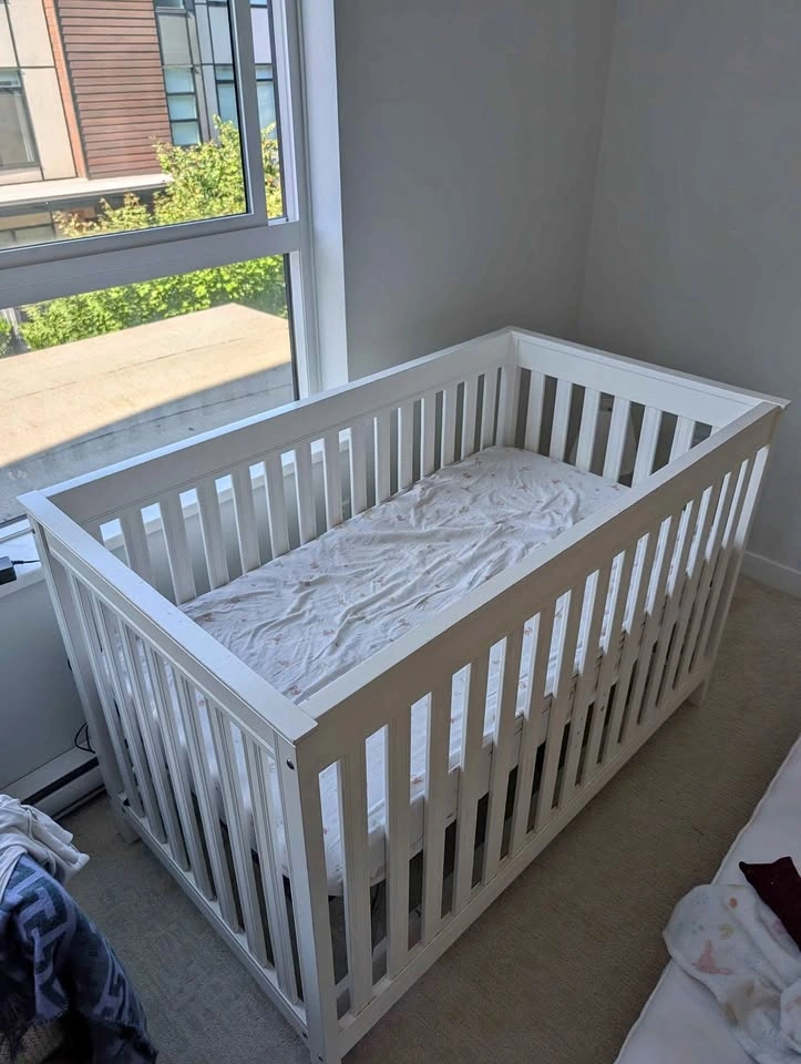 Free white crib