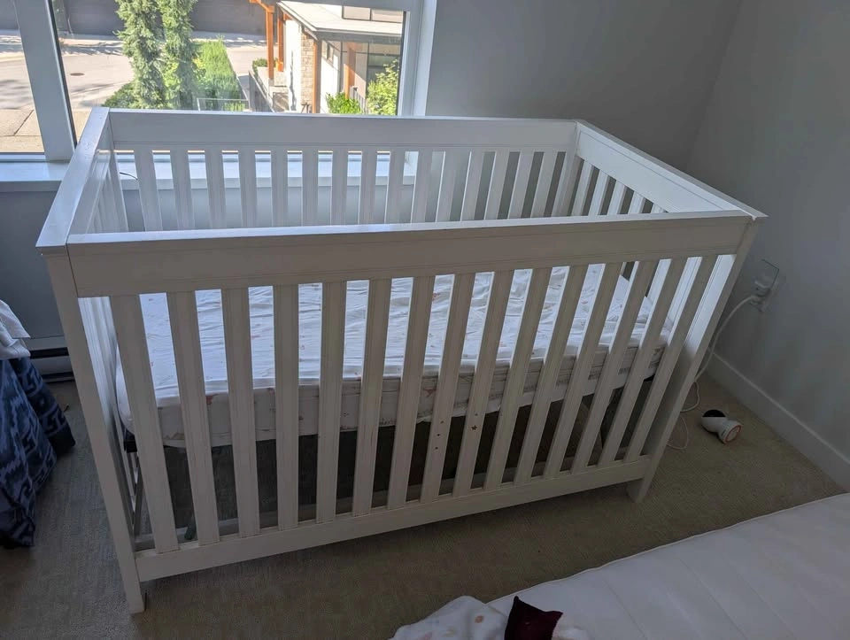 Free white crib - photo 2