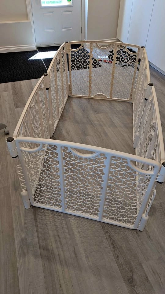 Evenflo Activity/Play Yard (Indoor/Outdoor, 6 panel, cream)