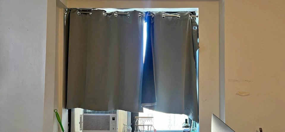 Green black-out curtain, with curtain rod