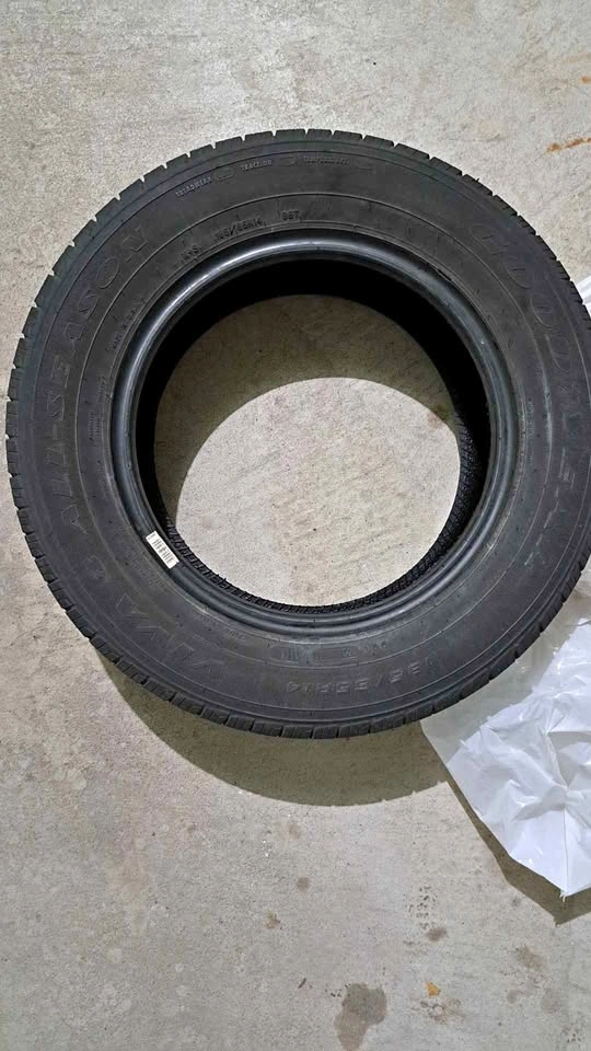 Goodyear Viva 3 All-Season Tire 185/65R14 - Set of 4
